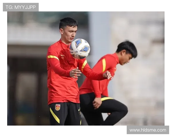 中国足球队备战亚洲杯：新阵容亮相，年轻球员迎战强敌挑战