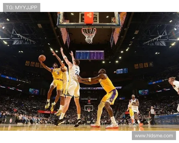 勇士核心复出率队大胜湖人季前赛展现强劲状态全队士气高涨备战新赛季