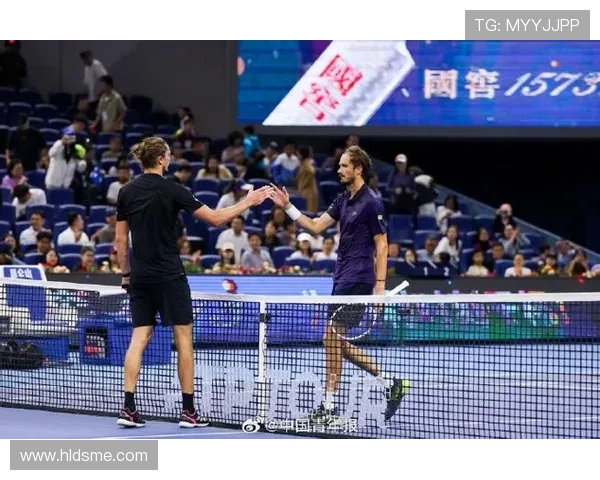 新一轮网球巡回赛揭幕 世界顶级选手争锋竞技赛场激烈战况揭秘