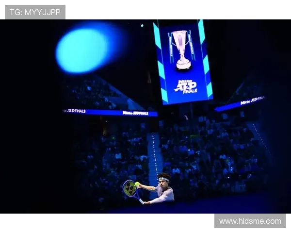 网球巨星复出首秀震撼全场 新技术新打法引发观众热议